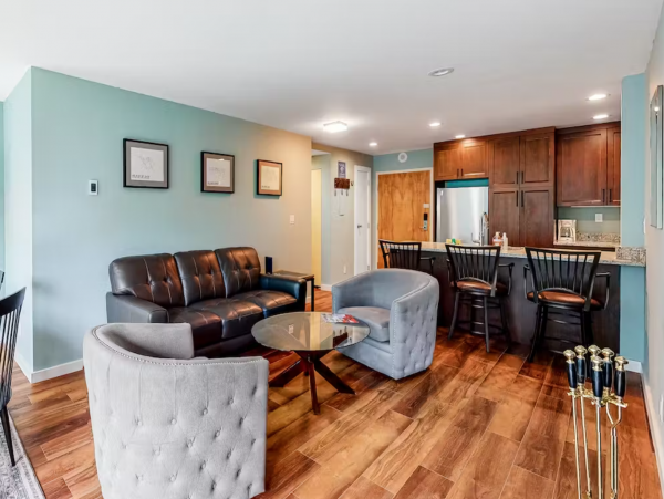 East Vail shuttle with shared hot tub